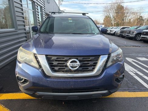 Used 2017 Nissan Pathfinder SL image 2