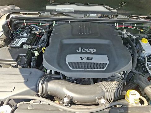 Used 2017 Jeep Wrangler Unlimited Sahara w/ Dual Top Group AWD/4WD image 26