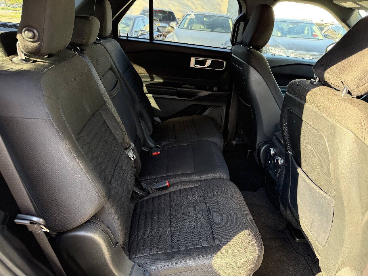 Used 2020 Ford Explorer XLT AWD/4WD image 30