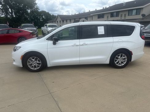 Used 2024 Chrysler Voyager LX FWD image 2