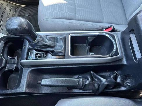 Used 2018 Toyota Tacoma SR5 AWD/4WD image 55