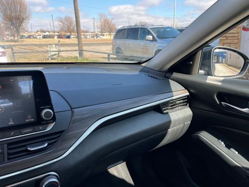 Used 2025 Nissan Altima 2.5 SV image 35