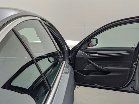 Used 2023 BMW 530e xDrive image 45