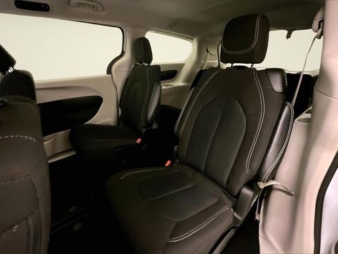 Used 2023 Chrysler Voyager LX image 22