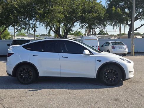 Used 2024 Tesla Model Y Long Range AWD/4WD image 4