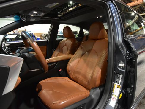 Used 2019 Toyota Avalon Limited image 40