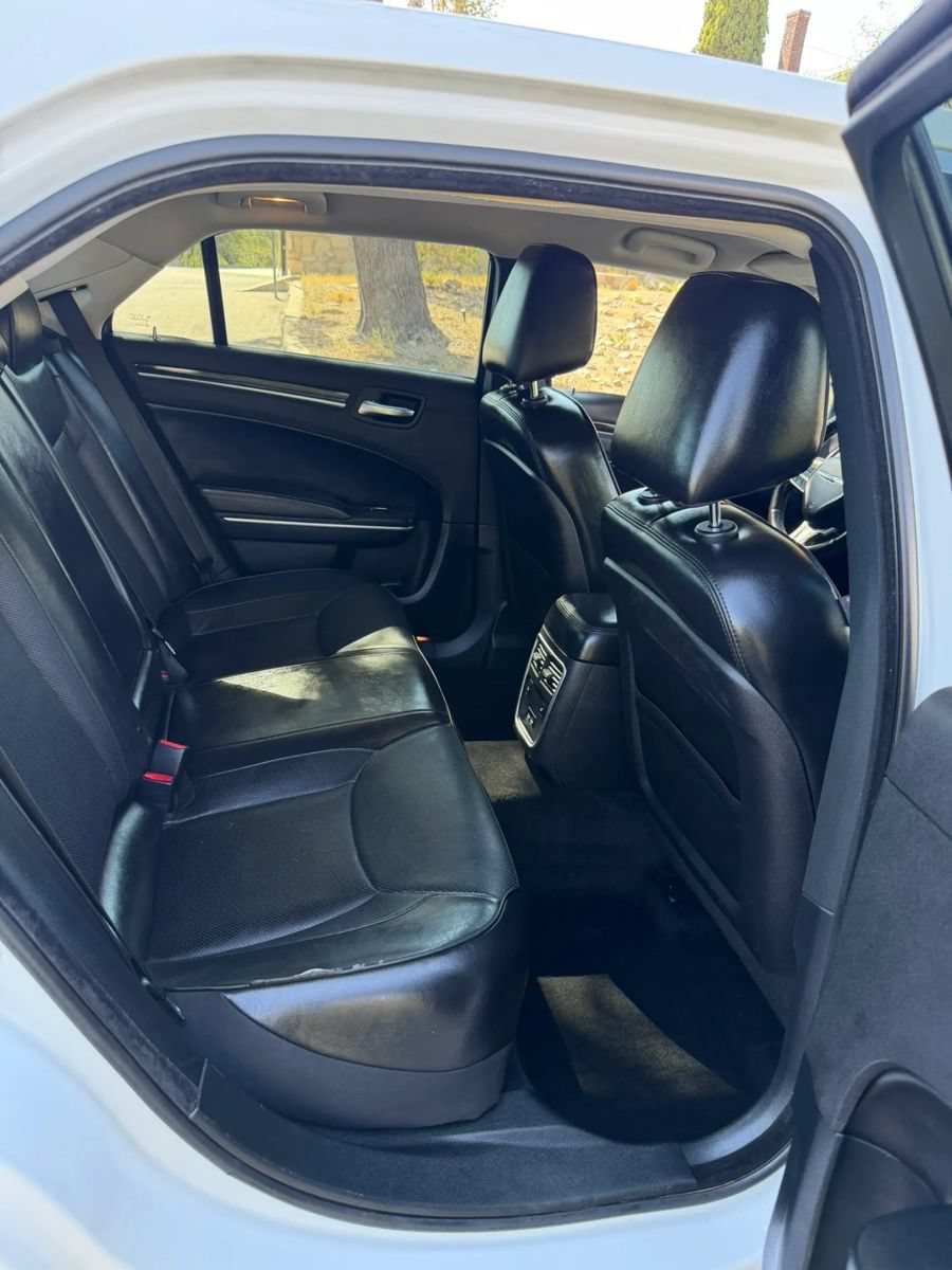 Used 2019 Chrysler 300 Limited AWD/4WD image 12
