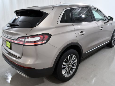 Used 2021 Lincoln Nautilus Reserve image 11