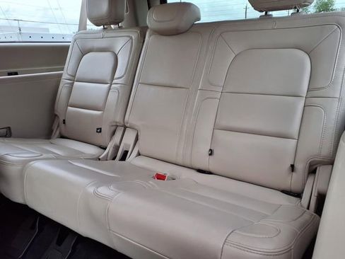 Used 2021 Lincoln Navigator L Reserve w/ Luxury Package AWD/4WD image 6