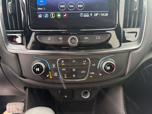 Used 2023 Chevrolet Traverse LT image 40