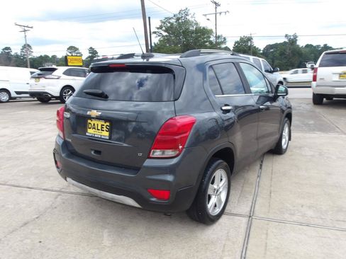 Used 2017 Chevrolet Trax LT w/ LT Convenience Package FWD image 8