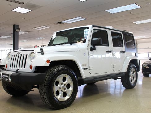 Used 2013 Jeep Wrangler Unlimited Sahara w/ Connectivity Group image 16