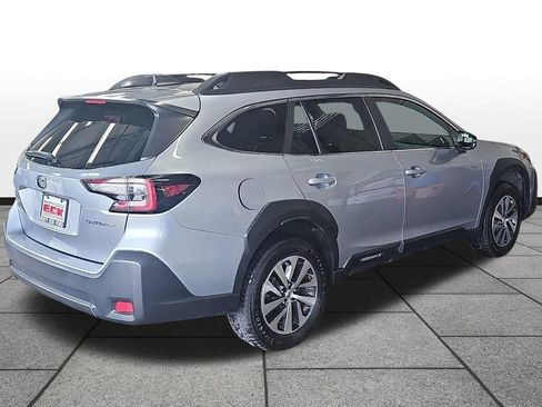 Used 2023 Subaru Outback Premium AWD/4WD image 5