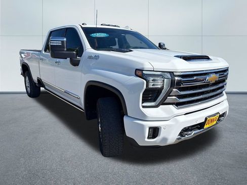 Used 2024 Chevrolet Silverado 2500 High Country w/ Technology Package AWD/4WD image 5