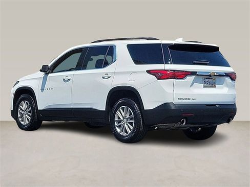 Used 2022 Chevrolet Traverse LT image 2