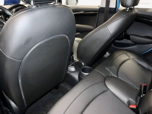 Used 2019 MINI Cooper 4-Door Hardtop w/ Signature Upholstery Package image 21