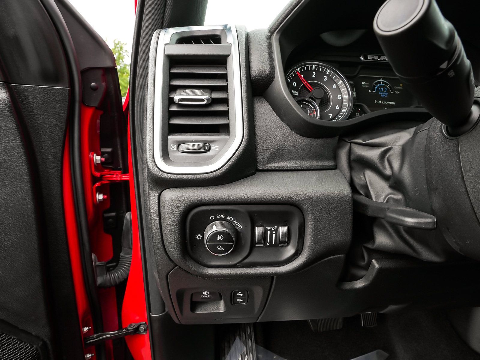 Used 2025 RAM 1500 Big Horn AWD/4WD image 18