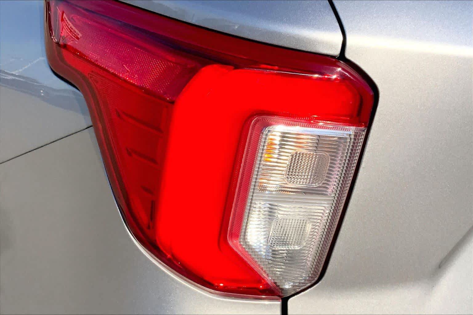 Used 2021 Ford Explorer XLT AWD/4WD image 27