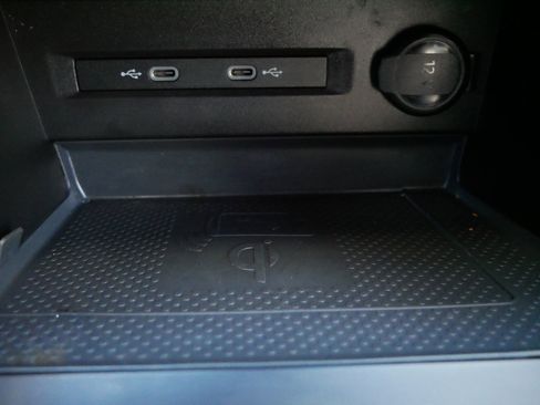 Certified 2022 Volkswagen Taos SE w/ Panoramic Sunroof Package image 29