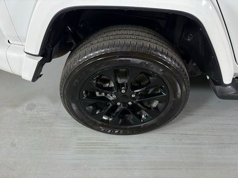 Used 2023 Jeep Wrangler Unlimited Sahara image 12