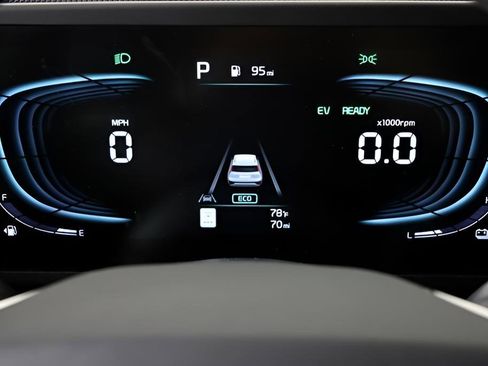 New 2025 Kia Niro LX image 23