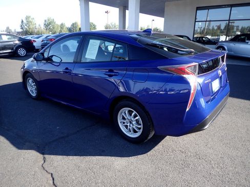 Used 2016 Toyota Prius Four image 3