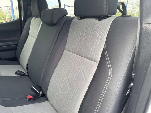 Used 2021 Toyota Tacoma TRD Sport w/ Technology Package image 11