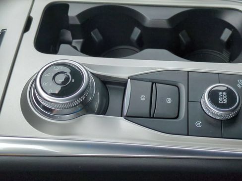 Used 2024 Ford Explorer XLT w/ Equipment Group 202A AWD/4WD image 31