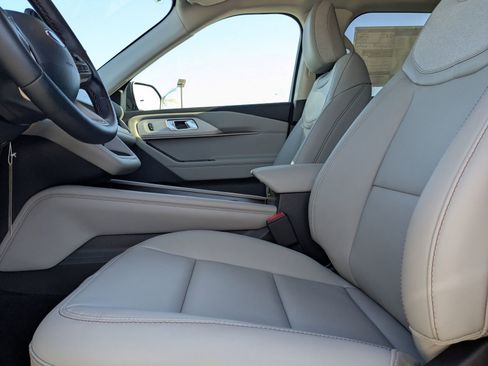 New 2026 Ford Explorer Active w/ Active Comfort Package image 24