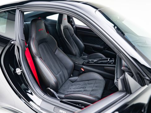 Used 2024 Porsche 911 Carrera GTS image 32