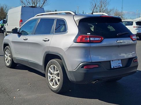 Used 2018 Jeep Cherokee Latitude image 4