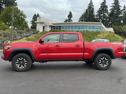 Used 2023 Toyota Tacoma TRD Off-Road w/ Technology Package AWD/4WD image 6