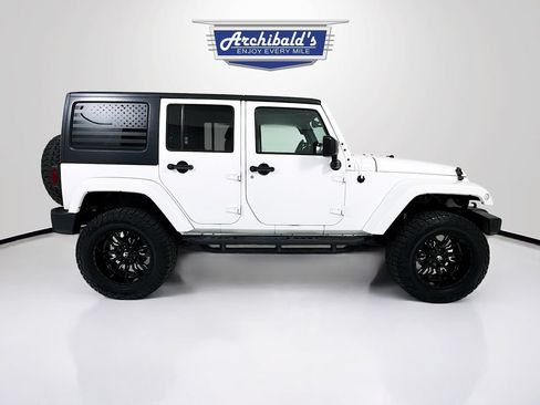 Used 2016 Jeep Wrangler Unlimited Sahara w/ Connectivity Group AWD/4WD image 9