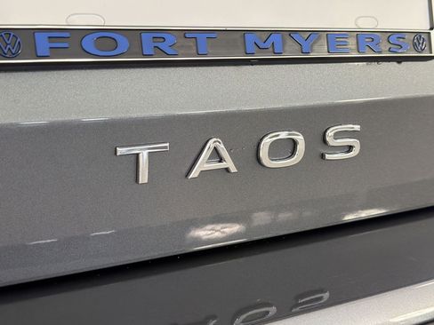 New 2026 Volkswagen Taos SE FWD image 32