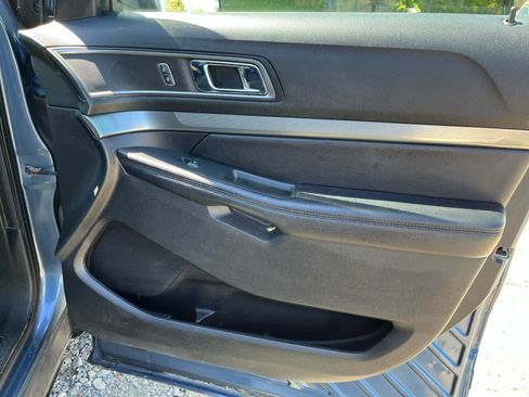 Used 2018 Ford Explorer XLT w/ Equipment Group 201A AWD/4WD image 34