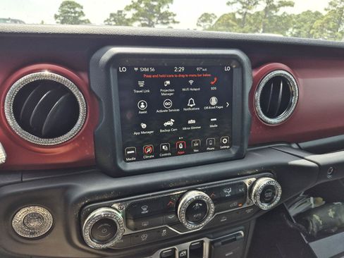 Used 2023 Jeep Wrangler Unlimited Rubicon AWD/4WD image 3