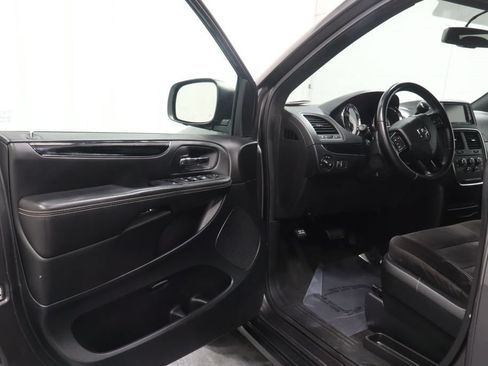 Used 2018 Dodge Grand Caravan SE FWD image 10