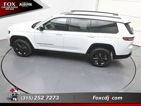 Used 2023 Jeep Grand Cherokee L Altitude AWD/4WD image 30