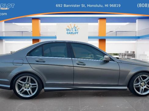 Used 2010 Mercedes-Benz C 300 Sedan w/ Dynamic Handling Pkg image 6