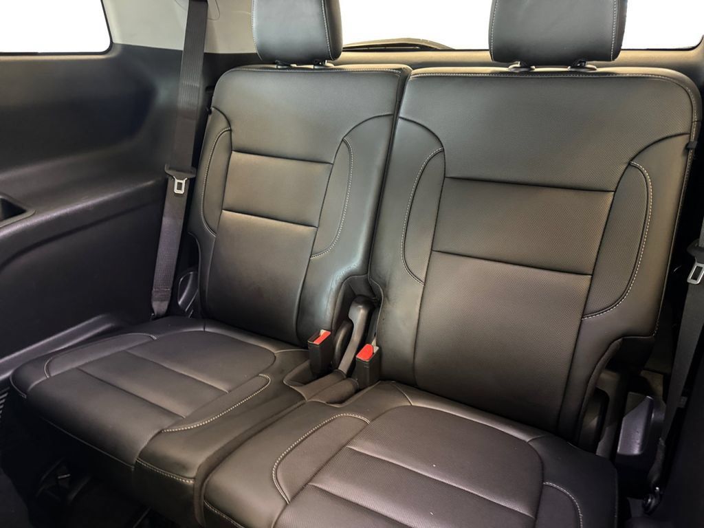 Used 2020 GMC Acadia SLT AWD/4WD image 16