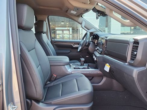 New 2026 GMC Sierra 1500 SLT image 38