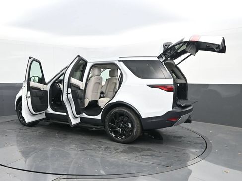 Used 2025 Land Rover Discovery S AWD/4WD image 28