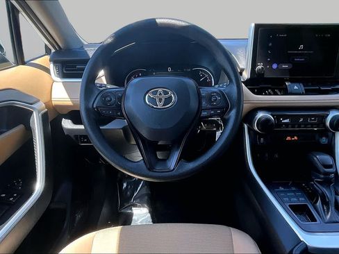 Used 2023 Toyota RAV4 LE AWD/4WD image 10