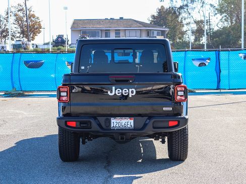 Used 2021 Jeep Gladiator Overland w/ Popular Equipment Package image 9