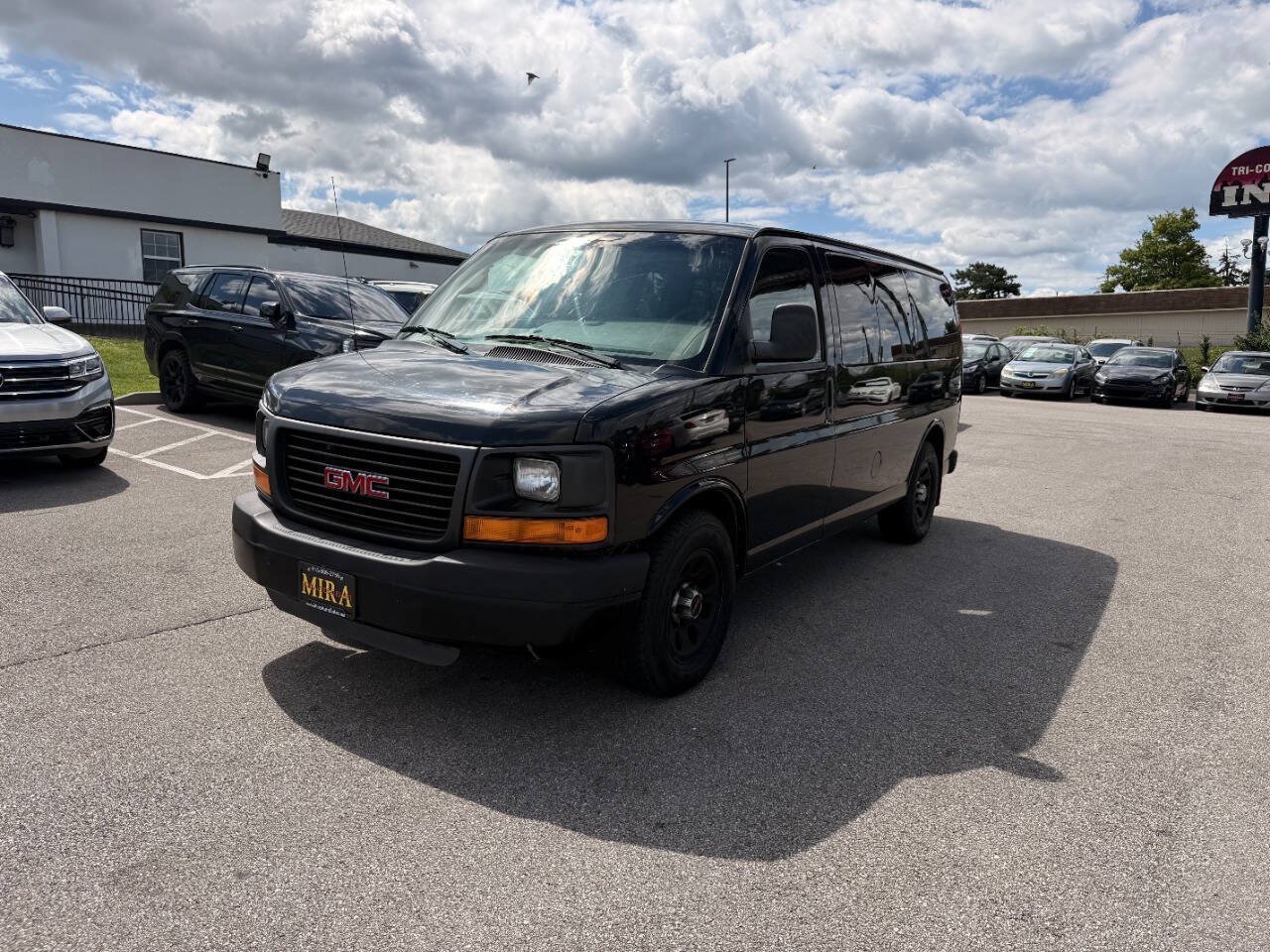 Used 2010 GMC Savana 1500 LS RWD image 2