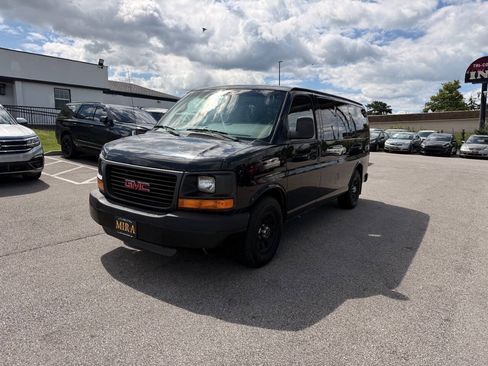 Used 2010 GMC Savana 1500 LS RWD image 2