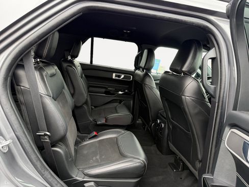 Used 2022 Ford Explorer ST w/ ST Street Pack AWD/4WD image 18
