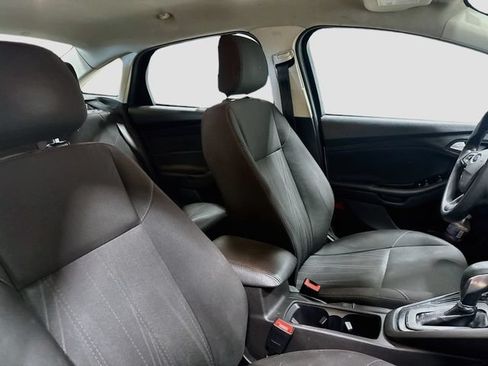 Used 2018 Ford Focus SE FWD image 18