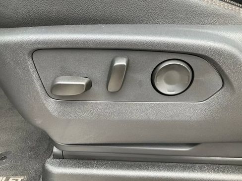 Used 2025 Chevrolet Suburban High Country AWD/4WD image 6