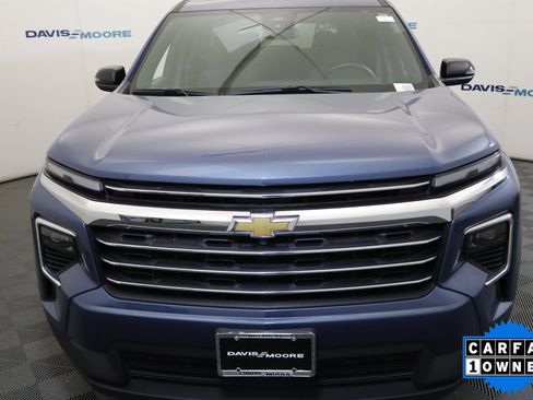 Used 2025 Chevrolet Traverse LT image 14